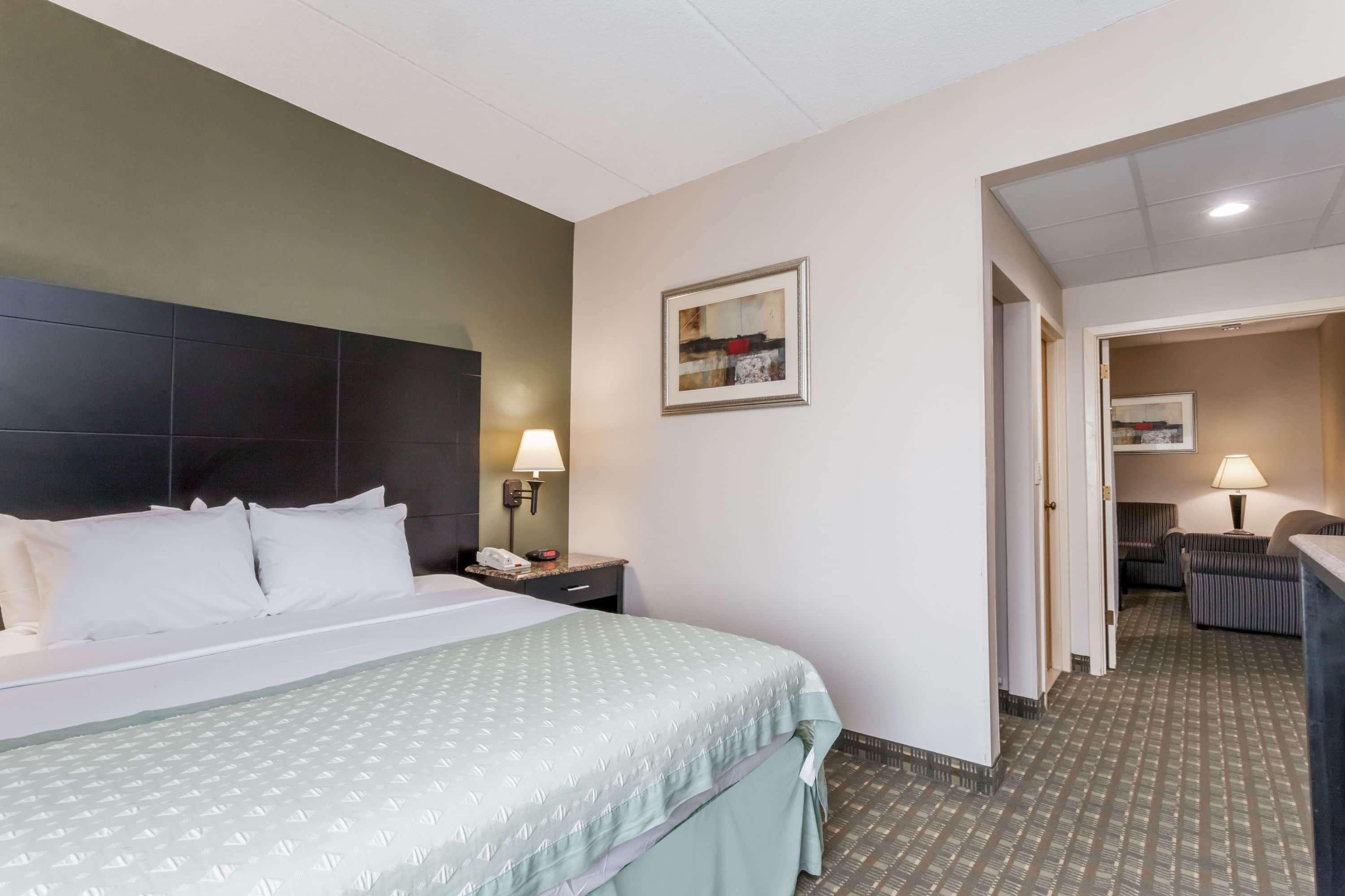 Ramada By Wyndham Newburgh/West Point Hotell Exteriör bild