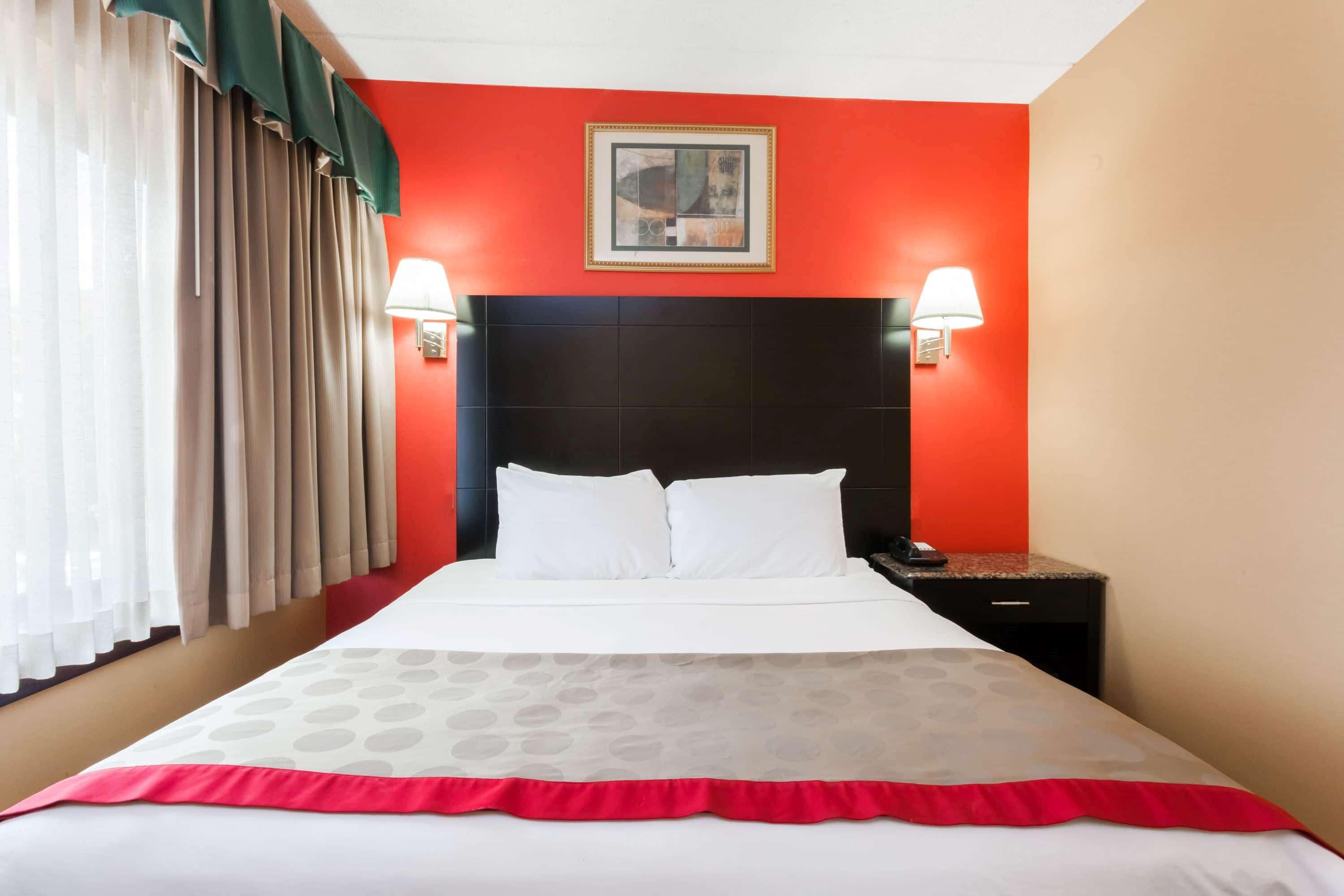 Ramada By Wyndham Newburgh/West Point Hotell Exteriör bild