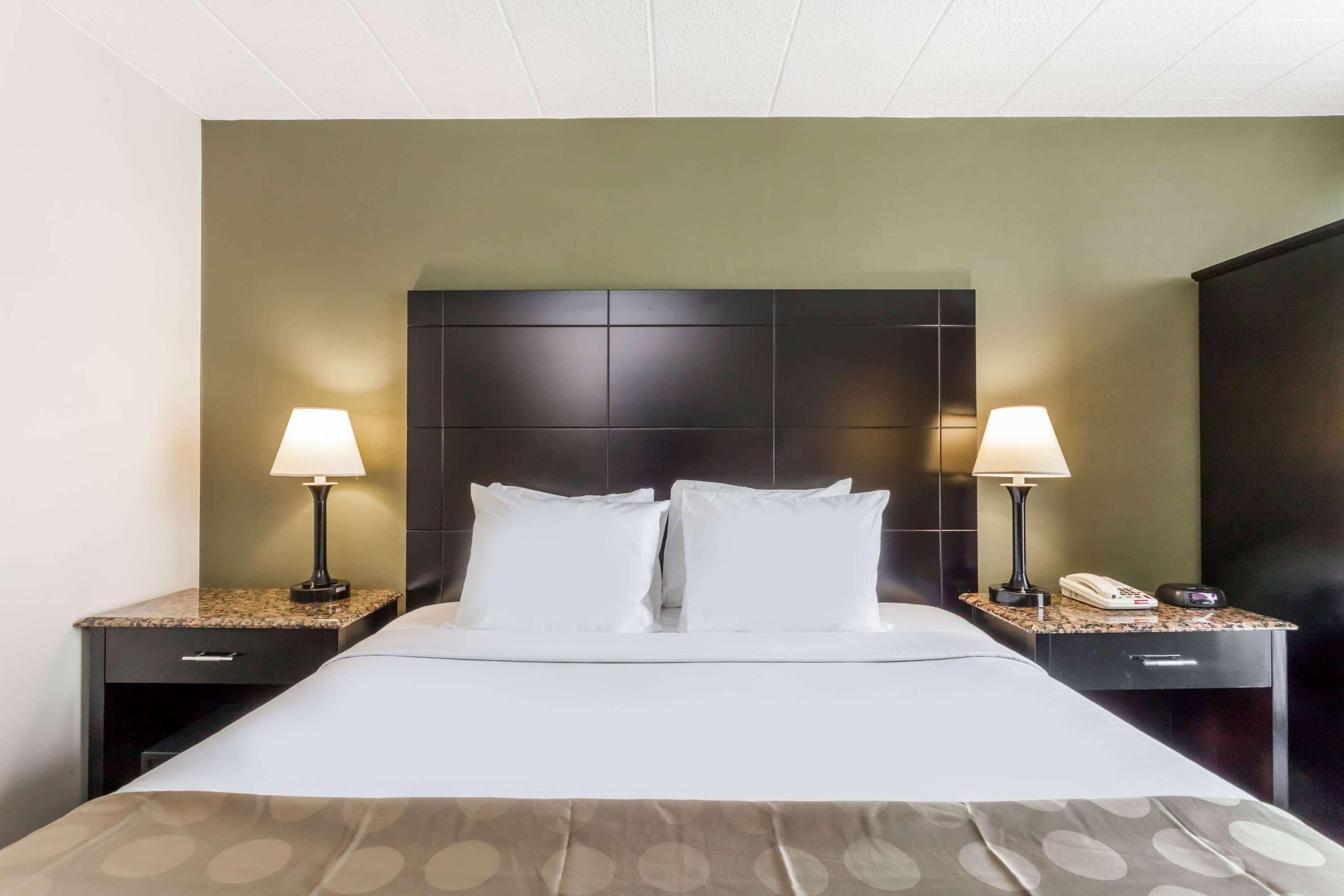 Ramada By Wyndham Newburgh/West Point Hotell Exteriör bild