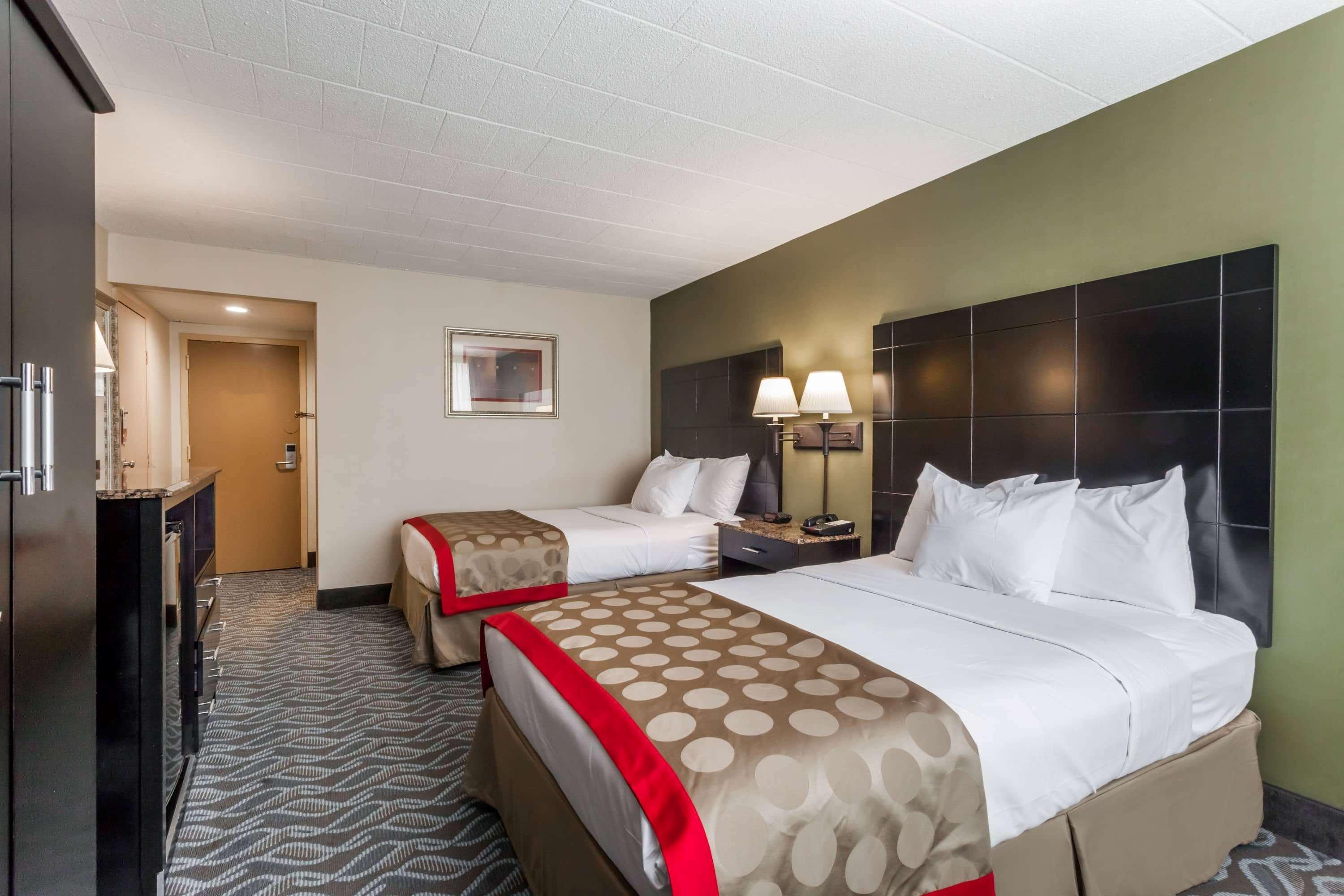 Ramada By Wyndham Newburgh/West Point Hotell Exteriör bild