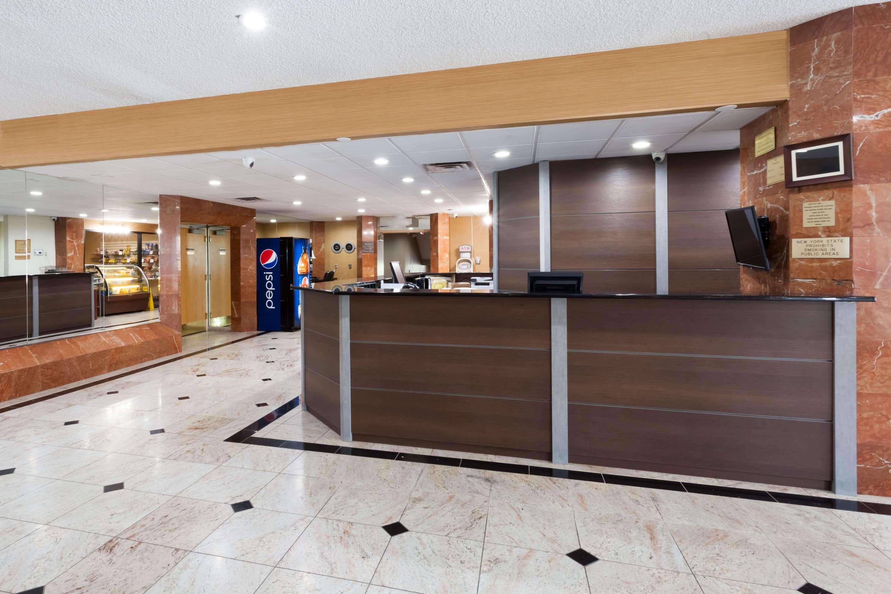 Ramada By Wyndham Newburgh/West Point Hotell Exteriör bild