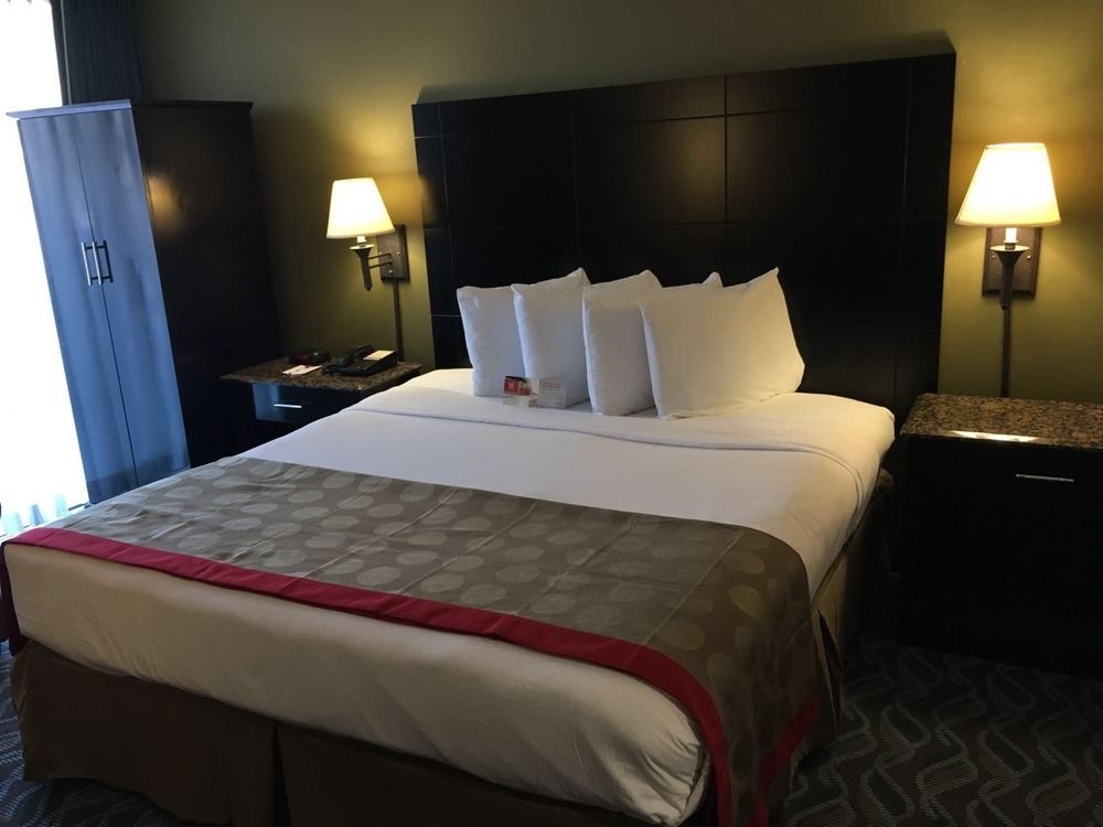 Ramada By Wyndham Newburgh/West Point Hotell Exteriör bild