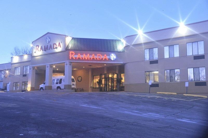 Ramada By Wyndham Newburgh/West Point Hotell Exteriör bild
